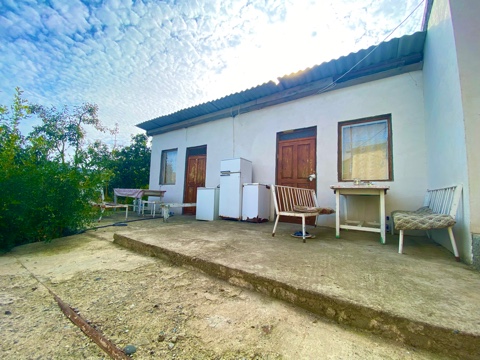 Продается дом в центре села Морское